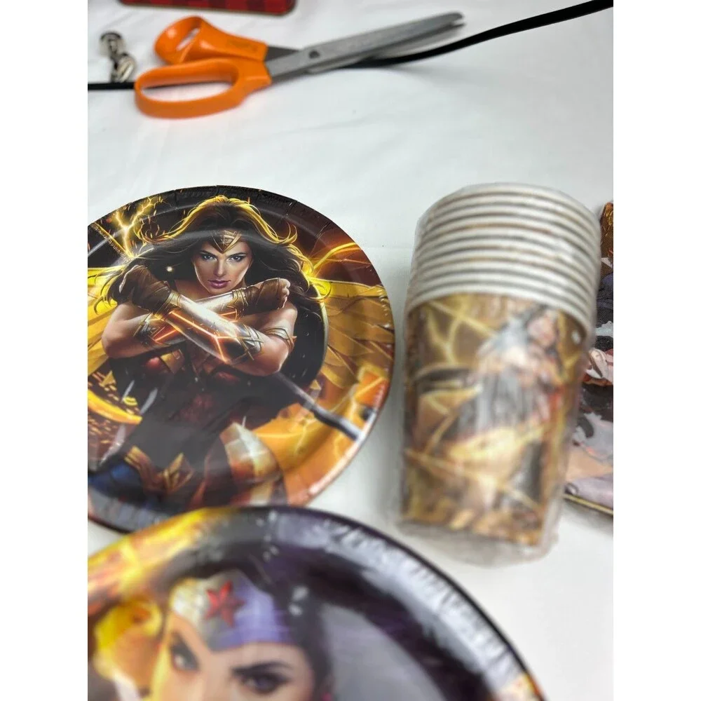 Wonder Woman Party Supplies Set Plates Cups Napkins Forks New 10 Guest